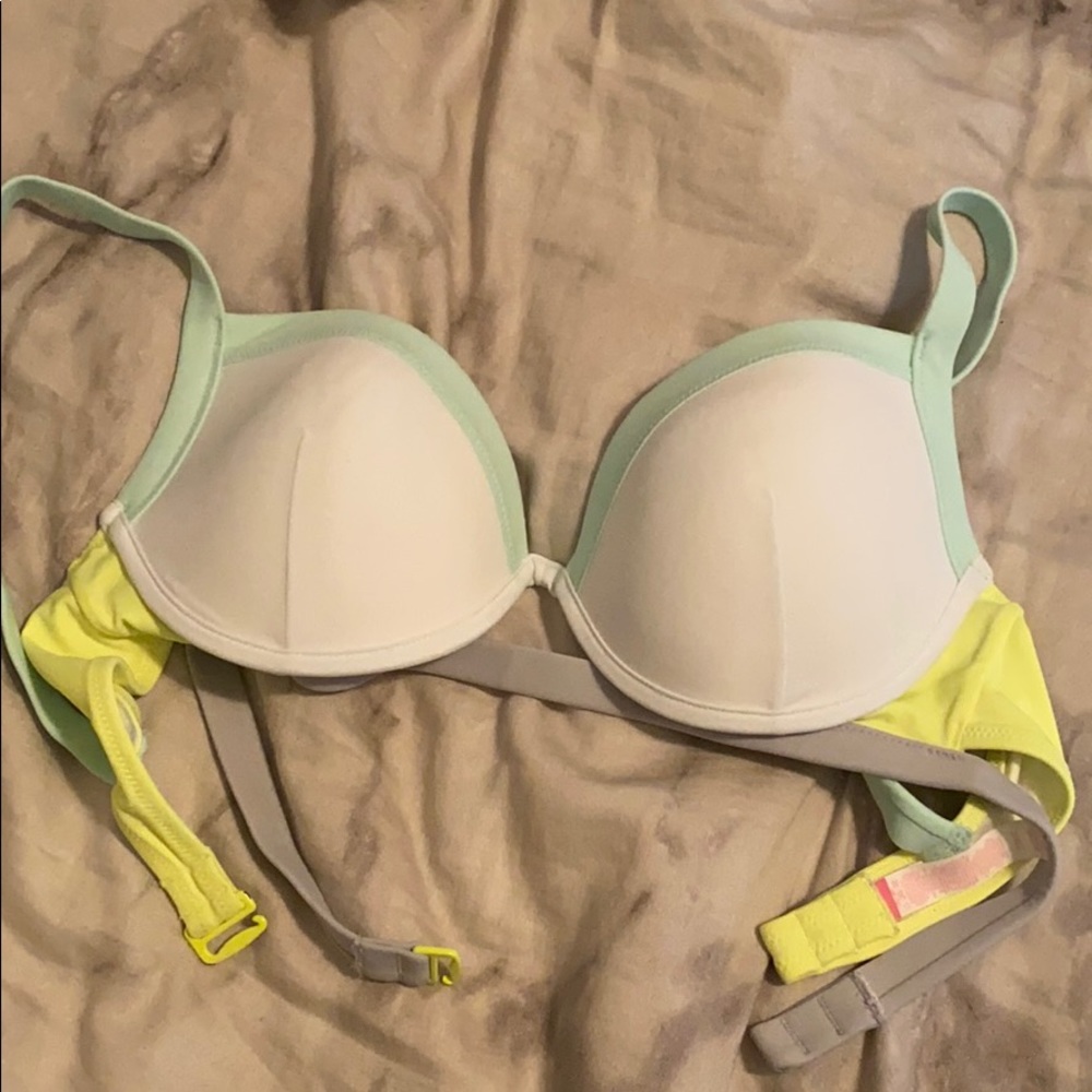 NWOT. Victoria’s Secret outlet bikini push up top